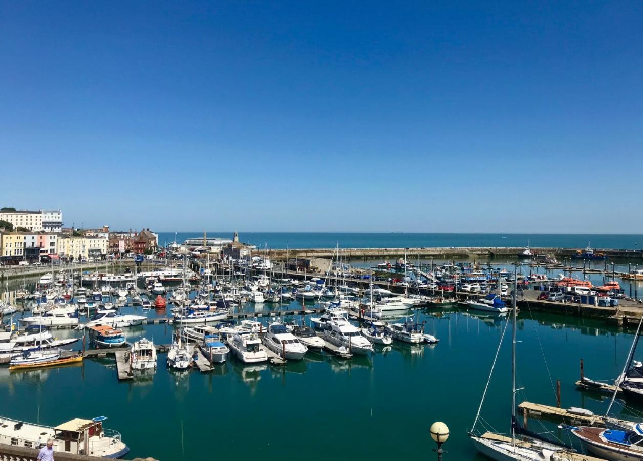 Marina Retreat - Stunning 4 Bedroom, 3 Bathroom House With Harbour Views! Ramsgate Esterno foto
